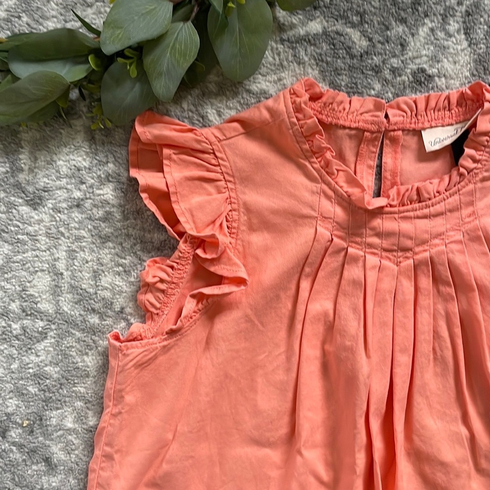 🌺NWT Pleated Tank with Ruffle Sleeves🌺